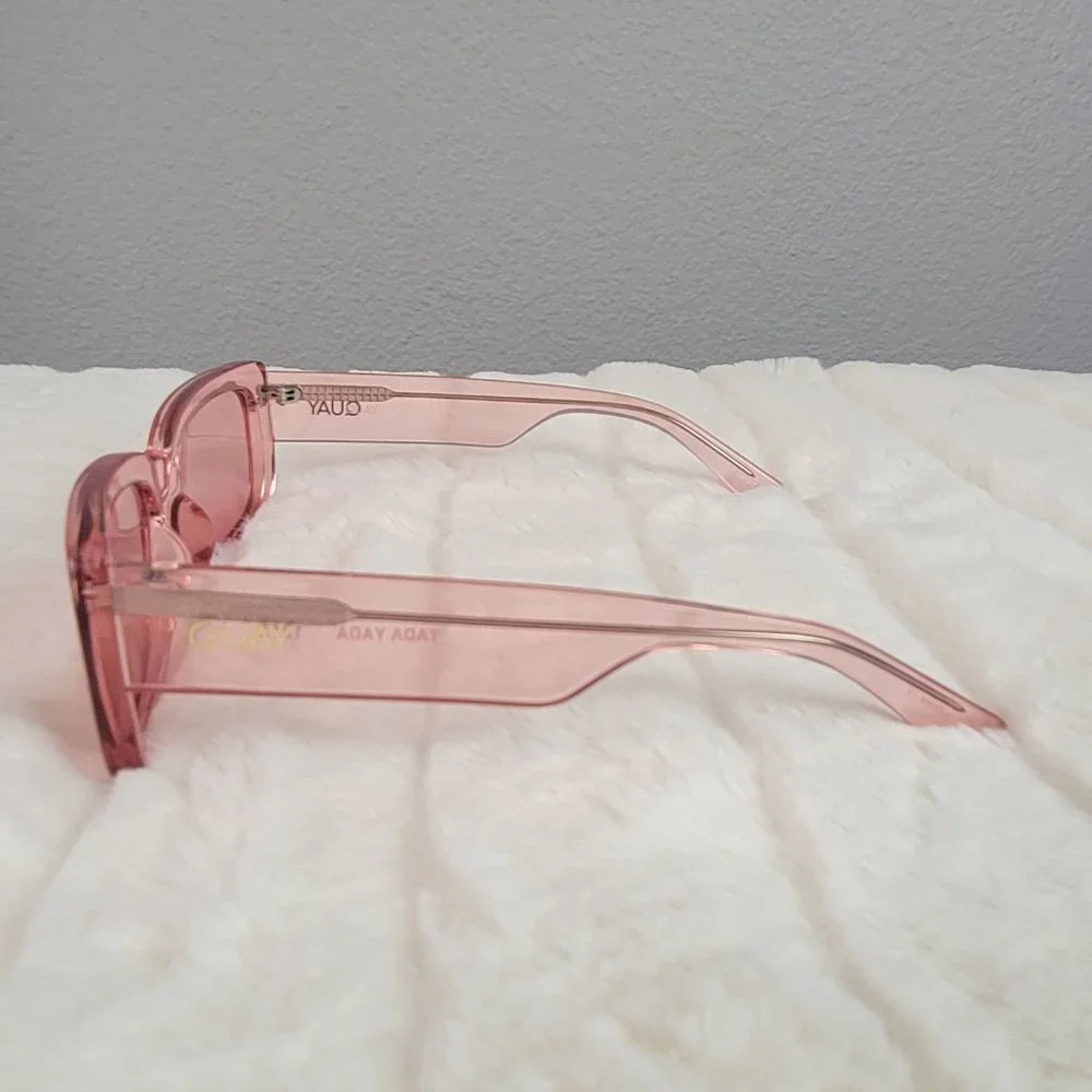 QUAY // ltd ed rare coral rectangular retro-chic yada yada sunglasses